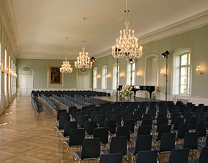 Link to the Hubertus Hall